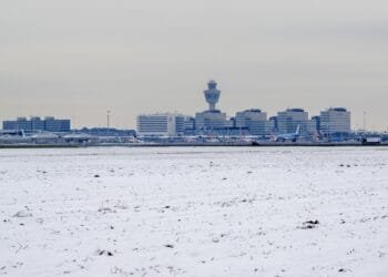 More flights scrapped at Schiphol as bosses pledge improvements