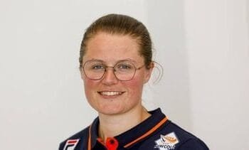 Kimberley Bos en Jens van ’t Wout vlaggendragers bij Winterspelen