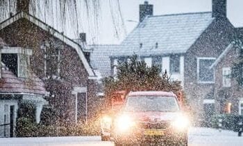 Zo hoog is de boete als je rijdt met sneeuw op je dak