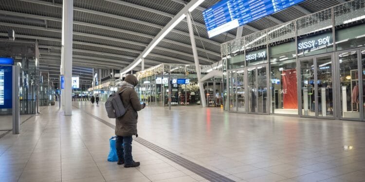 Trains cancelled by IT failure as snow continues to cause havoc