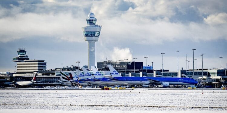 Fourth day of delays as up to 10cm of snow falls in Netherlands