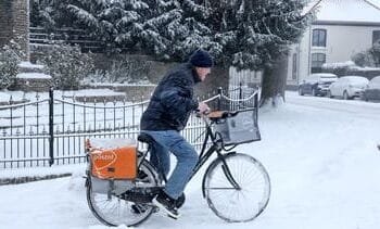 Sneeuw zorgt voor lege supermarktschappen en vertraging post