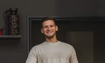 Gijs (24) zit op duizenden bestellingen voor gezonde lucht in huis