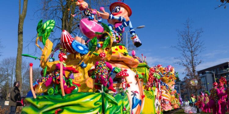It’s a farmers’ smock, not a banana suit, in Oeteldonk this year