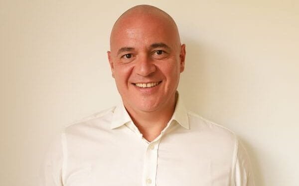 10 jaar eerder met pensioen? Kenner Rafaël legt uit hoe je financiële vrijheid bereikt