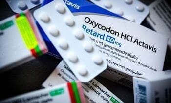 Gebruik je antibiotica én pijnstillers? Dat is niet altijd slim, blijkt uit onderzoek