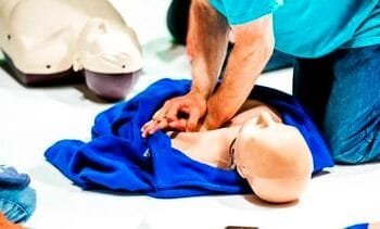 Reanimeren zoals je op tv ziet? Dat kan levensgevaarlijk zijn