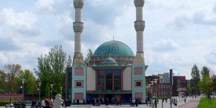 10 Dutch councils fined for spying on Muslim communities