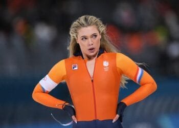 Jutta Leerdam’s skating suit unleashes auction bidding frenzy