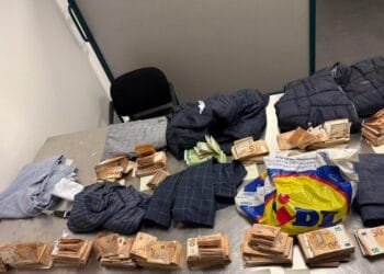 Man arrested at Eindhoven airport with €250,000 in cash