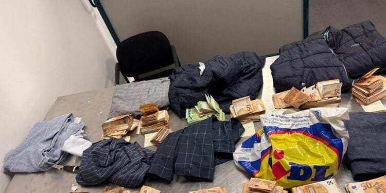 Man arrested at Eindhoven airport with €250,000 in cash