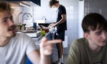 Studenten blijven steeds langer thuis wonen door woningnood en leenstelsel