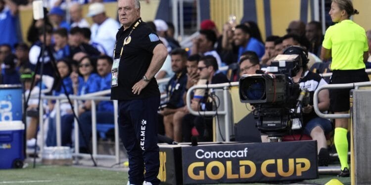 Dick Advocaat quits as Curaçao team boss: “Family comes first”