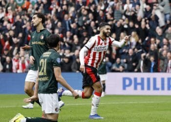 PSV punish Feyenoord errors to take 17-point lead in Eredivisie