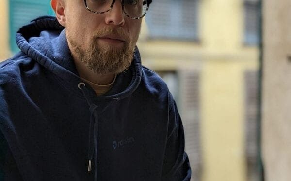 ‘Mijn vriendin en ik kochten samen een huis, maar mijn schoonvader bepaalde de voorwaarden’