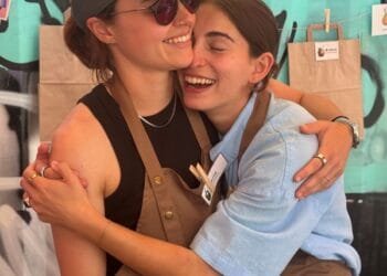 Aniek (27) heeft ADHD en verkoopt nu thee die haar zelf goed helpt