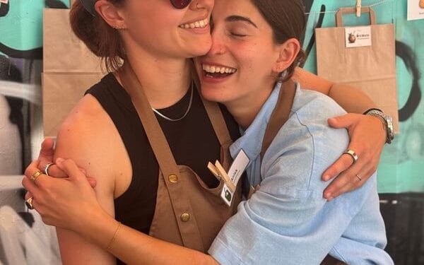 Aniek (27) heeft ADHD en verkoopt nu thee die haar zelf goed helpt