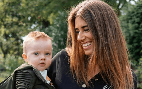 Lindsey (37) onderging hersenoperatie om alleenstaande moeder te worden