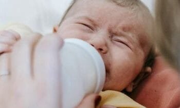 125 meldingen over zieke Nederlandse kinderen en babyvoeding