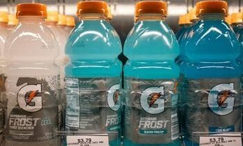 Elektrolyten nodig? Voor de meeste sporters is water genoeg