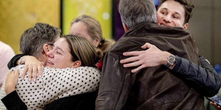 Kabinet zet in op meer repatriëringsvluchten vanuit Midden-Oosten