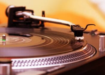 Vinyl and CDs are becoming more popular among teenagers
