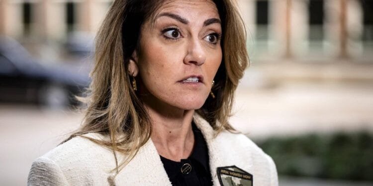 Zondag militair vliegtuig naar Oman om mensen terug te halen