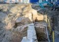 Archaelogists find foundations of gate to power at Binnenhof