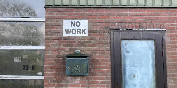 Employers “discourage foreigner workers from registering”