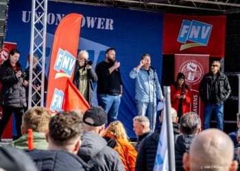 Havenmedewerkers staken vanwege kabinetsplannen, meldt FNV Havens