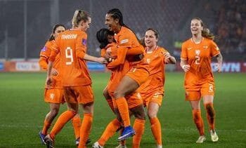 Voetbalsters boeken tegen Ierland eerste zege in WK-kwalificatie