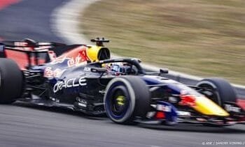 Verstappen valt uit in Grote Prijs van China met motorprobleem