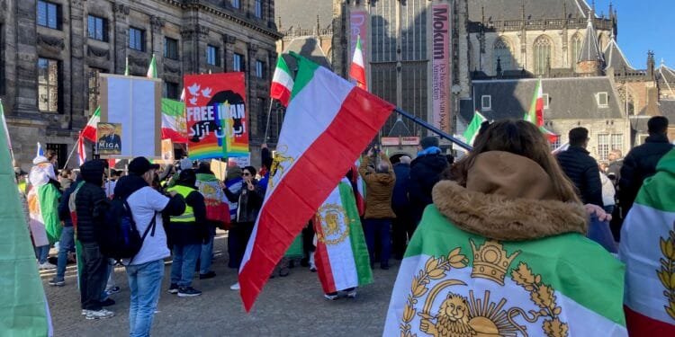 Dutch stop processing Iranian asylum applications for six months