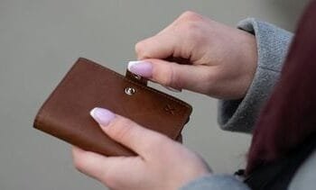 Koopkracht Nederlanders aanzienlijk omlaag, hier ligt dat aan