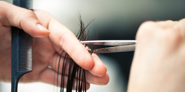 “Listening chair” at hairdresser’s can help abuse victims