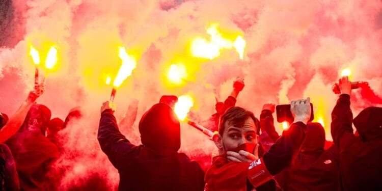 93 mensen met brandwonden door fakkels bij huldiging PSV