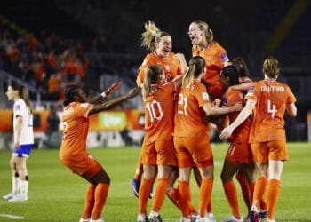 Dutch women beat France, head World Cup qualifier group