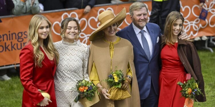 Royals mark King’s Day with Frisian sports in Dokkum