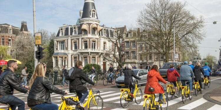 App to give cyclists faster green lights at junctions