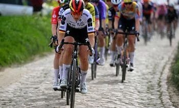 Wielrenster Koch verslaat Vos en wint Parijs-Roubaix