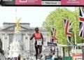 Atlete Assefa wint marathon Londen en verbetert eigen toptijd