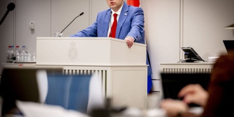 PVV threatens last minute senate revolt over asylum reforms