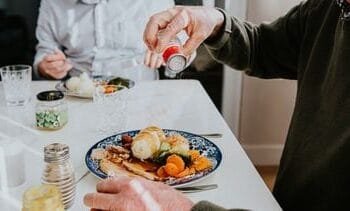 Nederlanders eten ongemerkt een kilo te veel zout per jaar