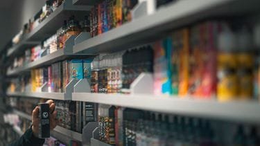 Honderden winkels verkopen nog steeds verboden vapes: ‘Onthutsend’