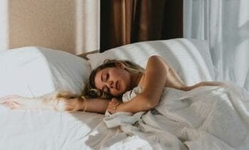 Beter slapen? Volgens nieuw onderzoek kan sporten helpen