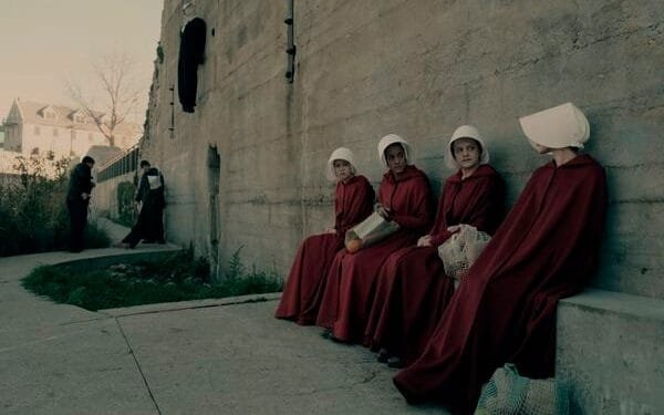 Meisjes zijn na The Handmaid’s Tale ‘gewoon weer’ broedmachines
