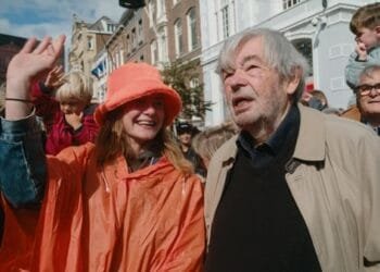 ‘Luier om met de speld door de buikwand’