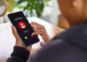 ‘Wereldwijde online oplichtingsgolf’ gaande volgens experts: zo kun je jezelf beschermen