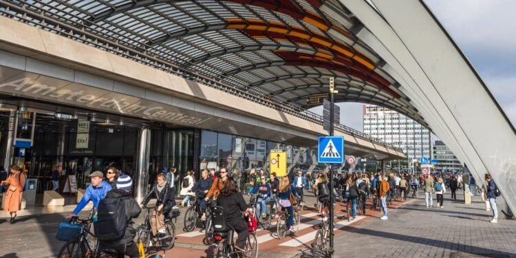 Commuting to Amsterdam and Utrecht soars amid housing pressures