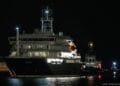 Hondius in haven van Granadilla, gaat voor anker